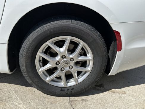Used 2023 Chrysler Pacifica Touring-L FWD image 37