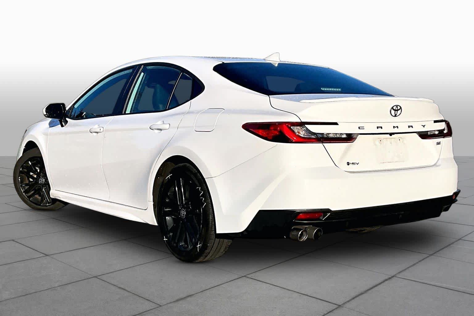 Used 2025 Toyota Camry SE FWD image 12