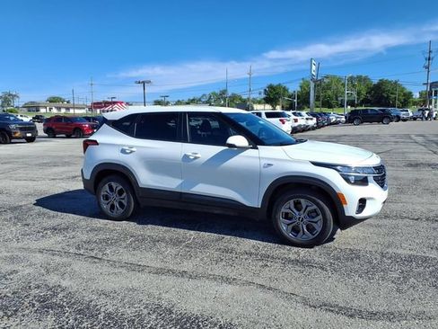 Used 2024 Kia Seltos LX AWD/4WD image 15