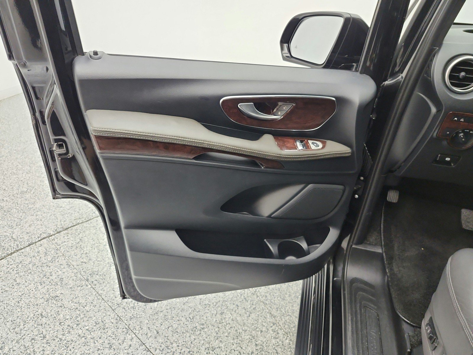 Used 2018 Mercedes-Benz Metris Passenger image 12