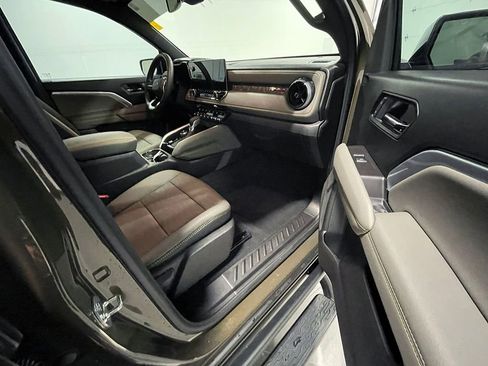 Used 2025 Chevrolet Colorado ZR2 w/ Technology Package image 27