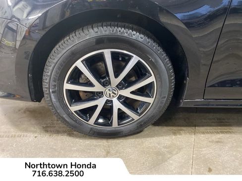 Used 2017 Volkswagen Jetta SE image 17