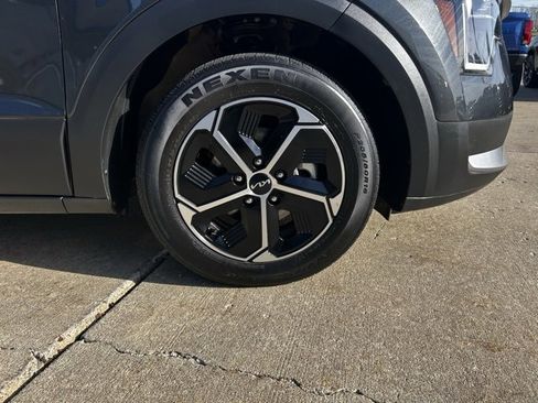 Used 2023 Kia Niro EX image 14