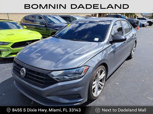 Used 2019 Volkswagen Jetta R-Line image 3