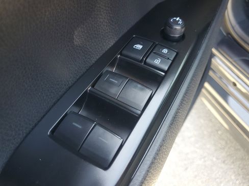 Used 2025 Toyota Camry SE image 19