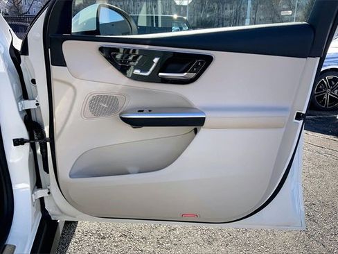 Used 2025 Mercedes-Benz GLC 350e 4MATIC image 19