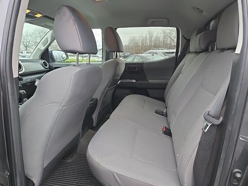 Used 2022 Toyota Tacoma SR5 AWD/4WD image 16