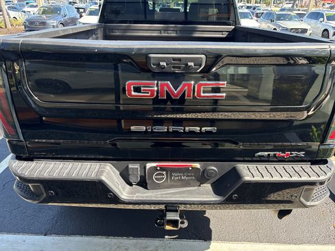 Used 2024 GMC Sierra 2500 AT4X AWD/4WD image 4