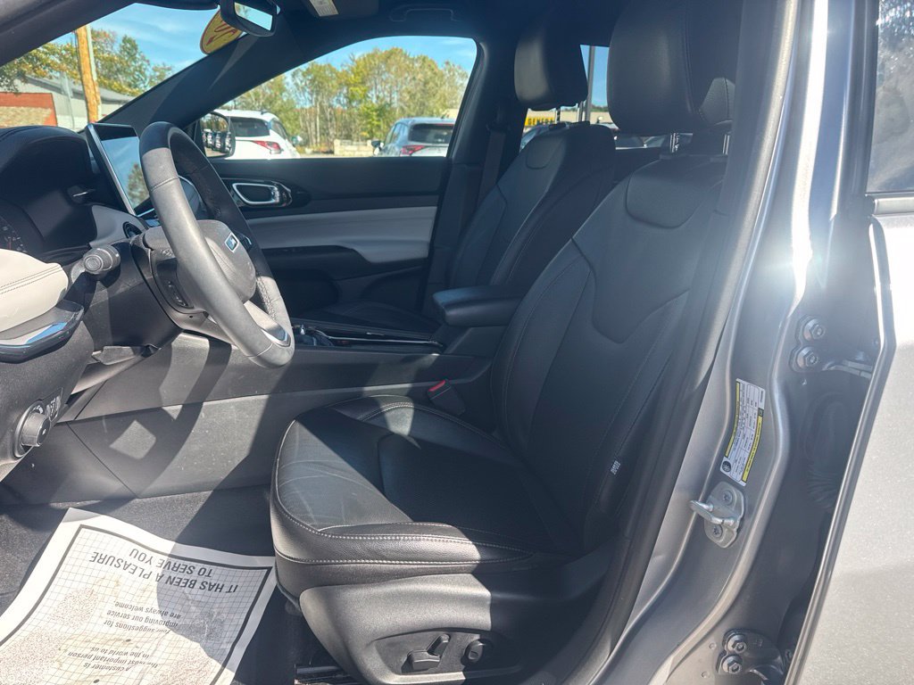 Used 2023 Jeep Compass Limited AWD/4WD image 9