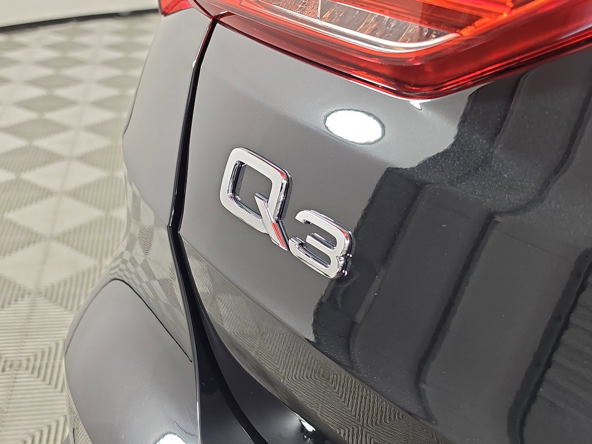 Certified 2025 Audi Q3 2.0T Premium Plus w/ Premium Plus Package AWD/4WD image 11