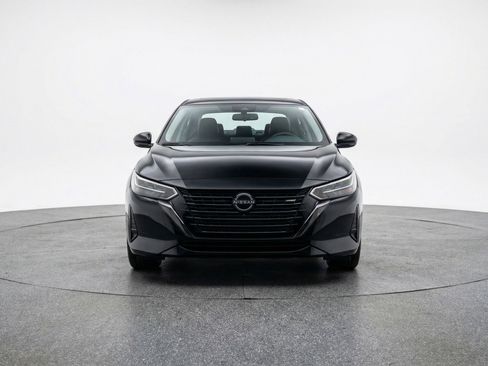 Used 2025 Nissan Sentra SV image 2