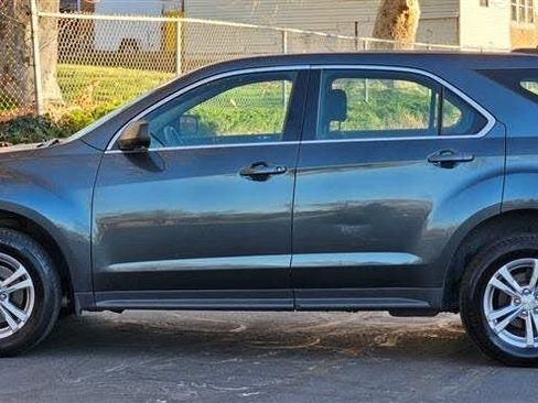 Used 2017 Chevrolet Equinox LS FWD image 2