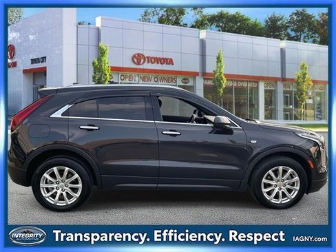 Used 2023 Cadillac XT4 Luxury w/ Cold Weather Package image 2