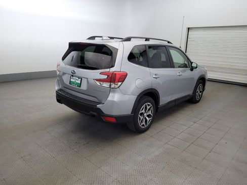 Used 2019 Subaru Forester Premium w/ All-Weather Package AWD/4WD image 9