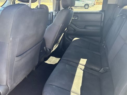 Used 2022 Nissan Frontier SV RWD image 5