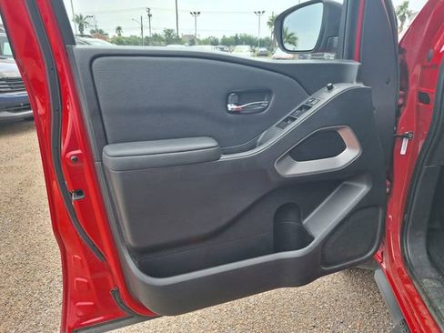 Certified 2023 Nissan Frontier SV w/ Technology Package AWD/4WD image 9