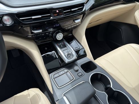 Used 2023 Acura MDX SH-AWD image 30