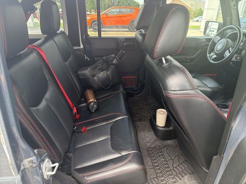 Used 2017 Jeep Wrangler Unlimited Rubicon AWD/4WD image 20