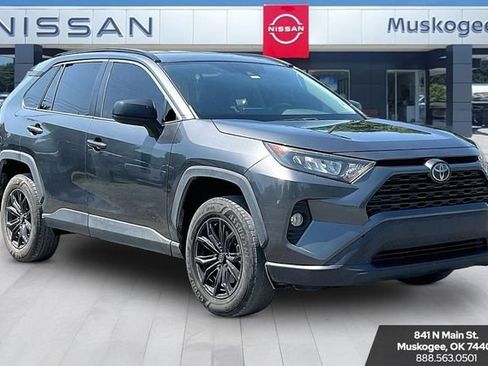 Used 2020 Toyota RAV4 LE FWD image 1