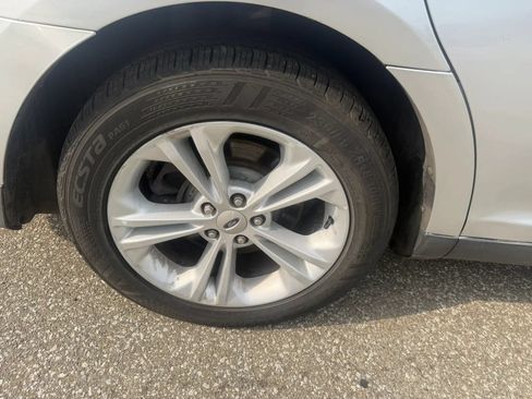 Used 2015 Ford Taurus SEL FWD image 28
