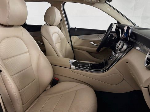Used 2021 Mercedes-Benz GLC 300 image 7