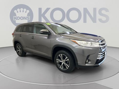 Used 2019 Toyota Highlander Plus AWD/4WD image 10