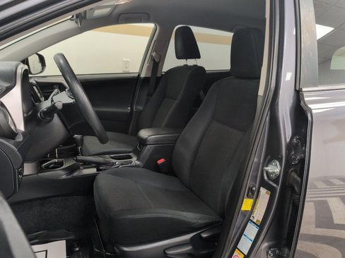 Used 2018 Toyota RAV4 LE image 6