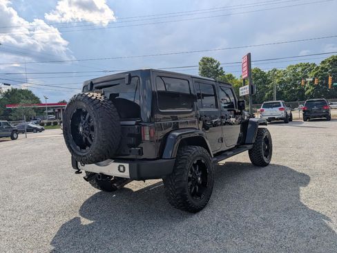 Used 2014 Jeep Wrangler Unlimited Sahara AWD/4WD image 7