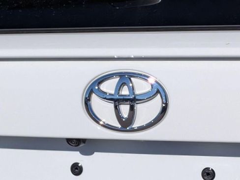 Used 2025 Toyota RAV4 LE AWD/4WD image 9