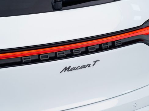 Certified 2026 Porsche Macan AWD/4WD image 13