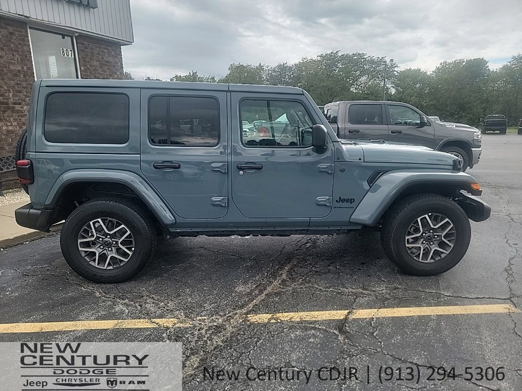 Used 2026 Jeep Wrangler Unlimited Sahara AWD/4WD image 7