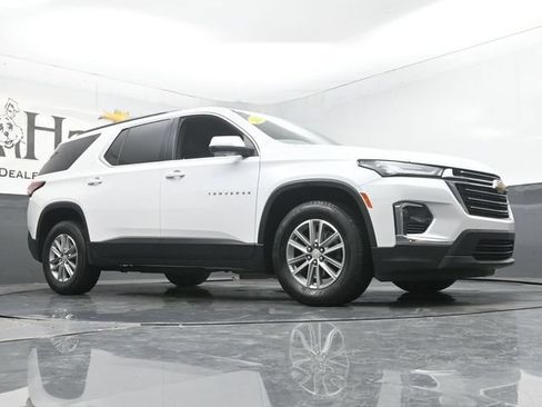 Used 2023 Chevrolet Traverse LT FWD image 2