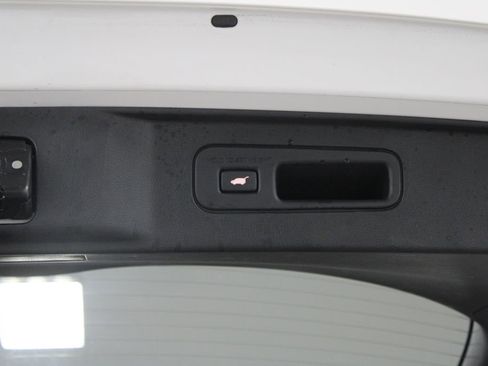 Used 2025 Honda Pilot Touring image 16