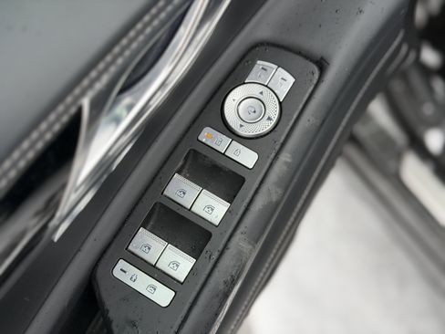 Used 2025 Genesis GV80 2.5T Standard image 21