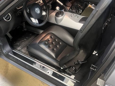 Used 2006 Ford GT RWD image 9