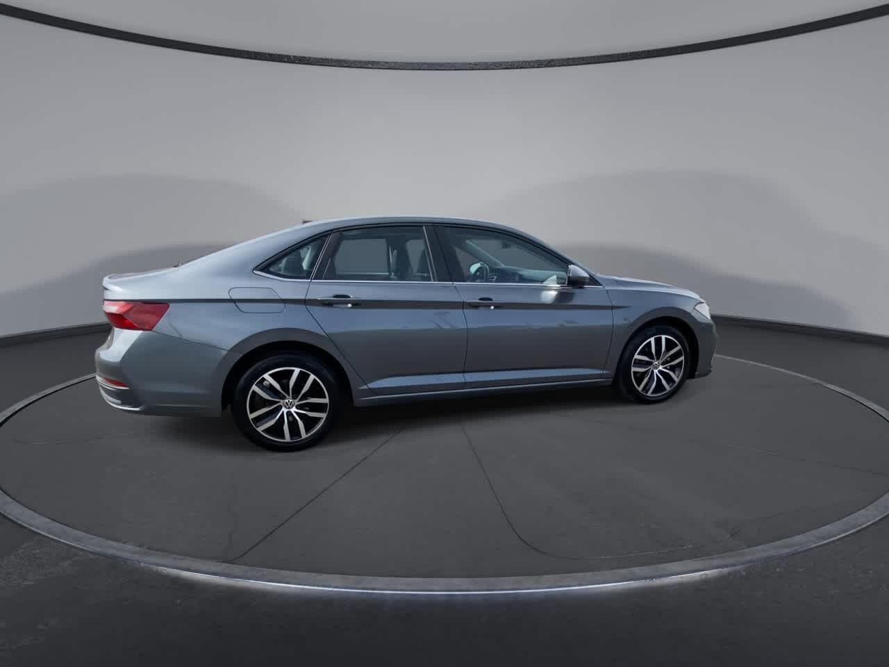 Used 2025 Volkswagen Jetta SE FWD image 9
