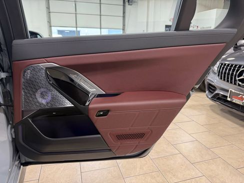 Used 2023 BMW 760i xDrive w/ Luxury Rear Seating Package image 32