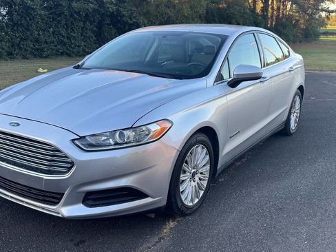 Used 2015 Ford Fusion S image 4