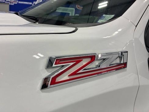 Used 2025 Chevrolet Silverado 1500 LT AWD/4WD image 13