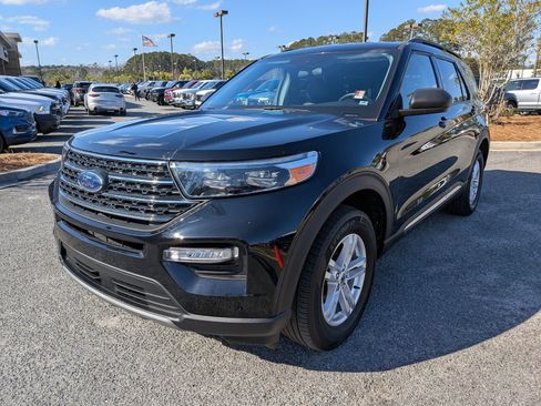 Certified 2023 Ford Explorer XLT w/ Equipment Group 202A image 8