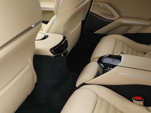 Certified 2025 Ferrari Purosangue AWD/4WD image 36