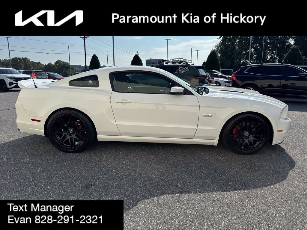 Used 2013 Ford Mustang GT Premium w/ Comfort Pkg RWD image 8