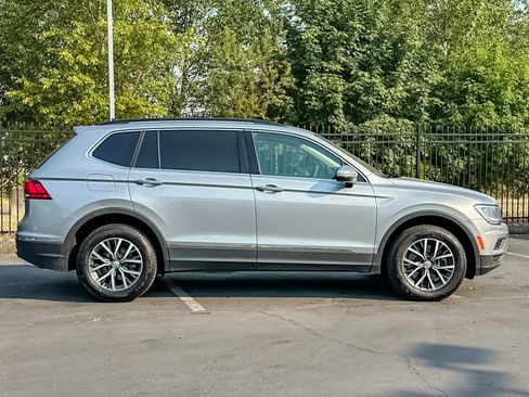 Used 2020 Volkswagen Tiguan SE AWD/4WD image 2