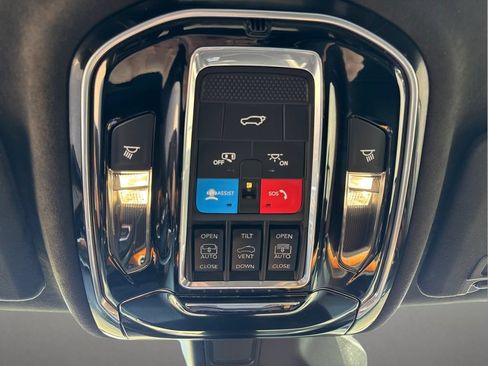 Used 2022 Jeep Grand Cherokee Summit AWD/4WD image 18