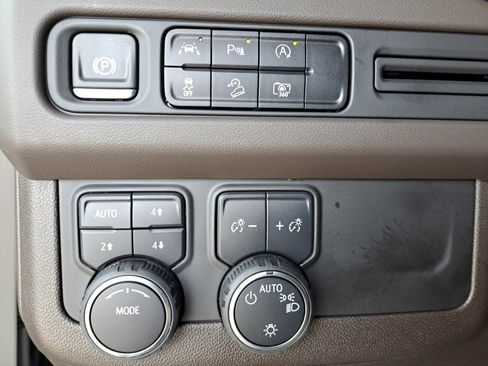 Certified 2024 Chevrolet Tahoe Z71 w/ Luxury Package image 34