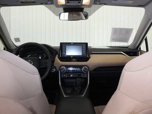 Used 2019 Toyota RAV4 XLE FWD image 19
