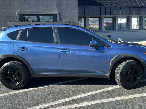 Used 2018 Subaru Crosstrek 2.0i Premium AWD/4WD image 2