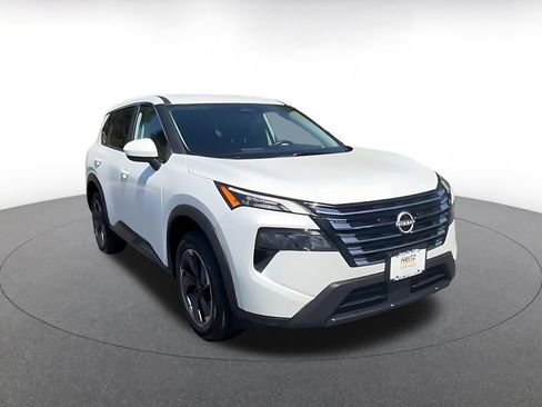 Used 2025 Nissan Rogue SV AWD/4WD image 3