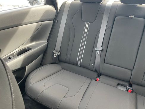 Used 2025 Hyundai Elantra SEL image 41