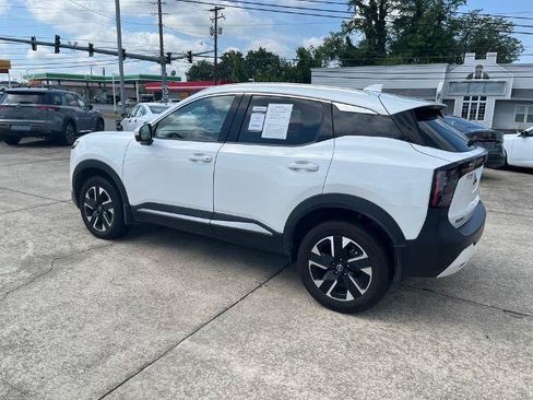Certified 2025 Nissan Kicks SR FWD image 3